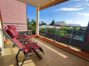 Neptune Appart T3 avec Grande Terrasse et Parking Privé, Proche des Plages, Saint Gilles Les Bains